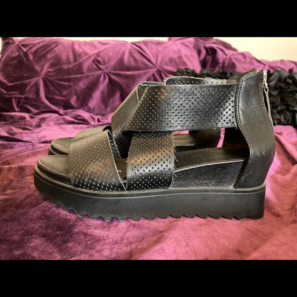 Steve Madden black platform